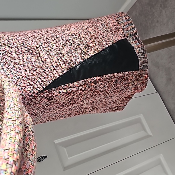 Women's Sweater - Picture 5 of 6